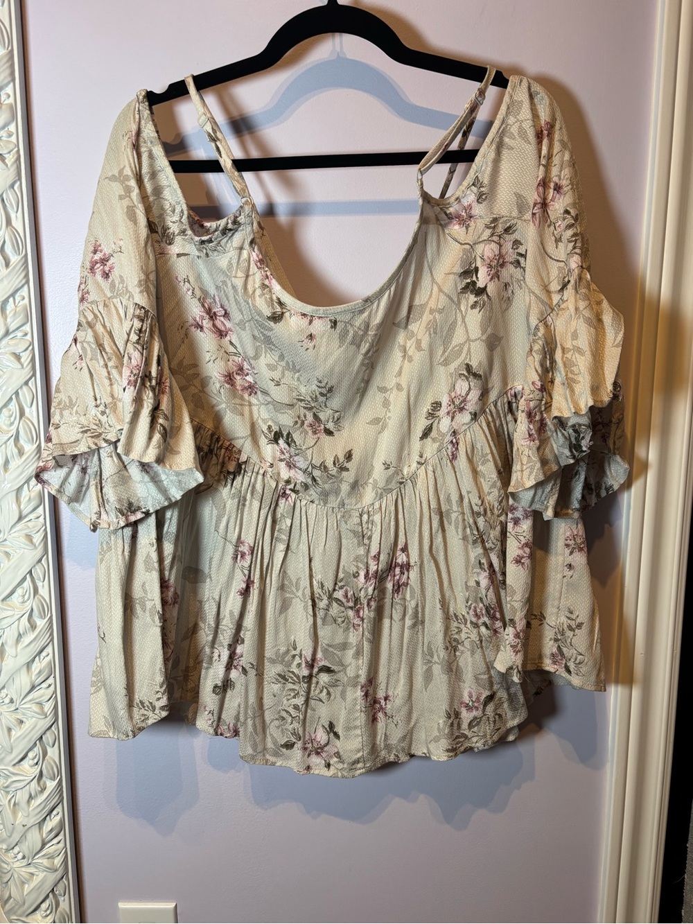 torrid Cream Floral Cold-Shoulder Button-Front Blouse - Picture 8 of 9